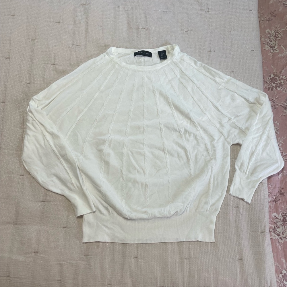 Tahari women’s sweater NWOT